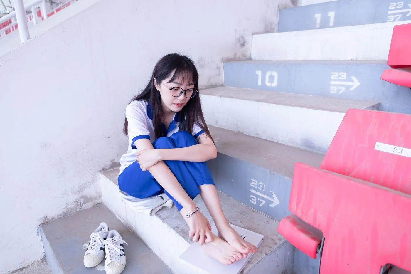 [BoBoSocks袜啵啵]NO.002 稚予-校服、贝壳头、白棉袜、裸足 [139P]插图3